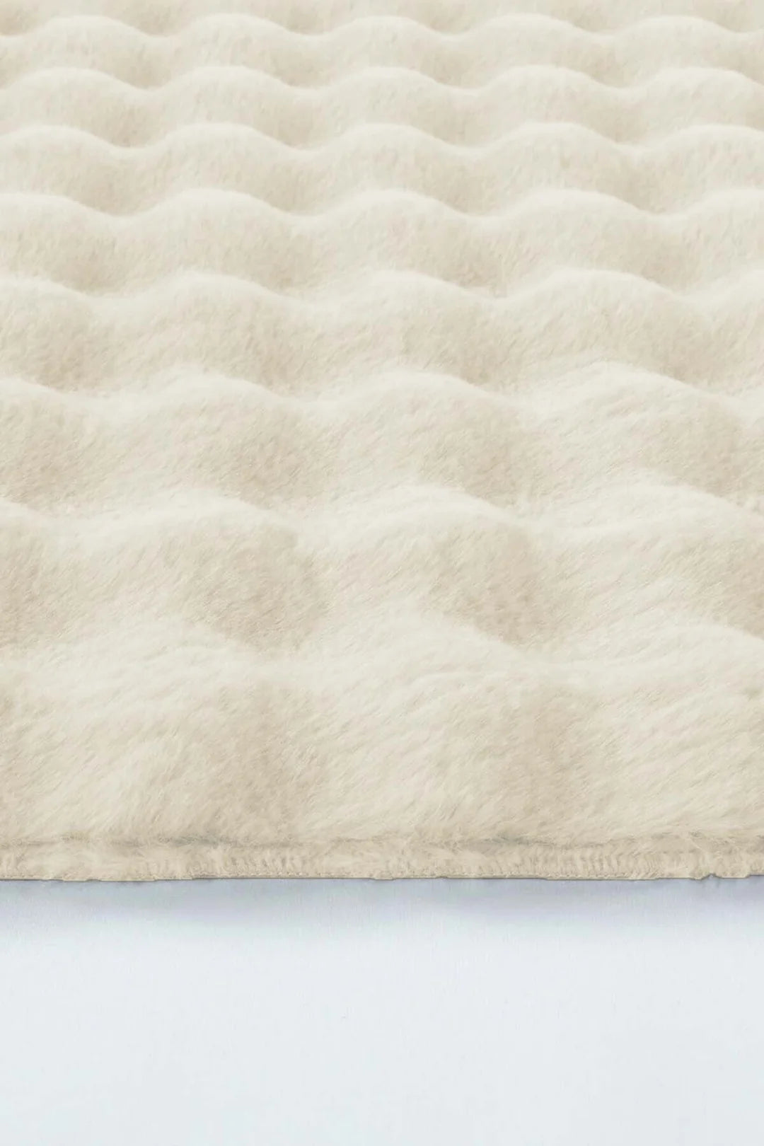 Eco Krem Yumuşak Kesme Yolluk Kaymaz Taban Yumuşak Peluş Halı